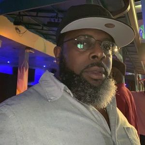 Meet your Posher, Gregory